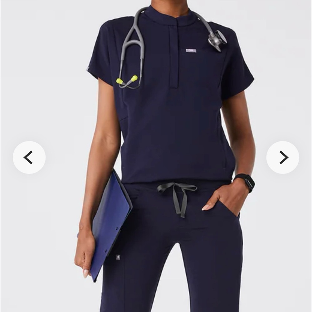 FIGS Women’s Montex Scrub Top in Navy, XXS